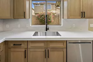 4052 E Abraham Ln, Phoenix, AZ 85050 - Photo 13