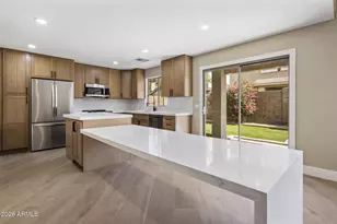 4052 E Abraham Ln, Phoenix, AZ 85050 - Photo 3