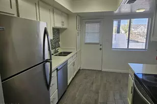 3810 E Earll Dr, Phoenix, AZ 85018 - Photo 3