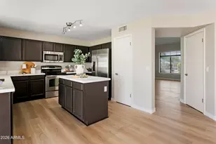 2134 E Daley Ln, Phoenix, AZ 85024 - Photo 9