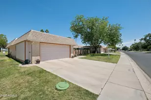10916 W Cameo Dr, Sun City, AZ 85351 - Photo 3