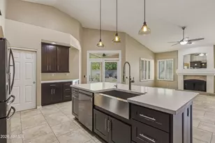 3861 E Amberwood Dr, Phoenix, AZ 85048 - Photo 3
