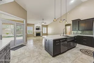 3861 E Amberwood Dr, Phoenix, AZ 85048 - Photo 9