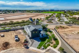 3326 S Stuart Ct, Gilbert, AZ 85297 - Photo 59