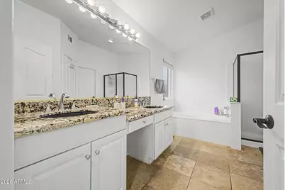 1570 E Horseshoe Avenue, Gilbert, AZ 85296 - Photo 19