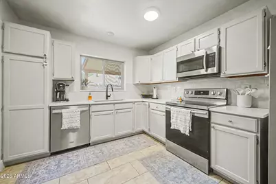 10118 W Medlock Avenue, Glendale, AZ 85307 - Photo 7