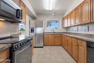 10824 W Crosby Dr, Sun City, AZ 85351 - Photo 11