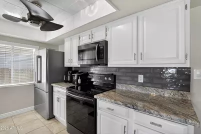 11215 S Tomah Street, Phoenix, AZ 85044 - Photo 9
