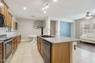 15422 W Dahlia Dr, Surprise, AZ 85379 - Photo 21
