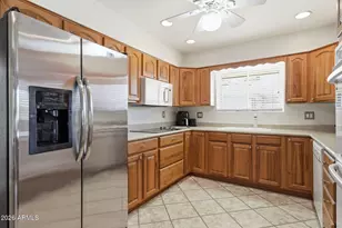 10961 W Tropicana Cir, Sun City, AZ 85351 - Photo 13