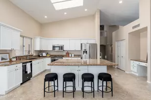 6828 E Winchcomb Dr, Scottsdale, AZ 85254 - Photo 9
