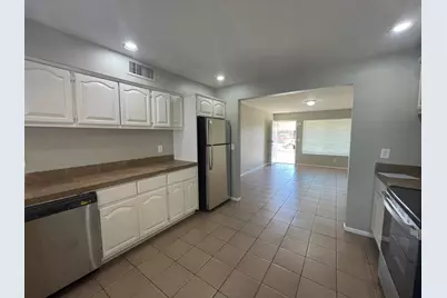 10902 W Montecito Avenue, Phoenix, AZ 85037 - Photo 7