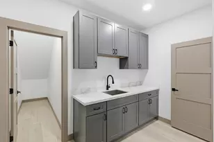 2805 E Trumbull Rd, Phoenix, AZ 85040 - Photo 13