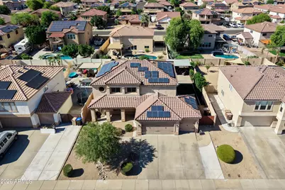 10610 W Country Club Trail, Peoria, AZ 85383 - Photo 45