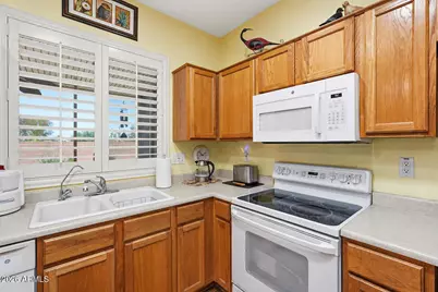 19113 N Hunters Run, Surprise, AZ 85387 - Photo 9