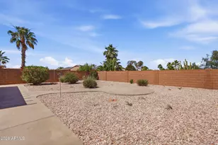 19113 N Hunters Run, Surprise, AZ 85387 - Photo 21