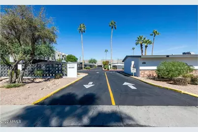 2020 W Hayward Avenue #Apt 30, Phoenix, AZ 85021 - Photo 3