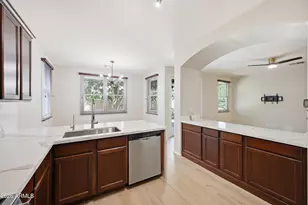 2250 E Wayland Dr, Phoenix, AZ 85040 - Photo 9
