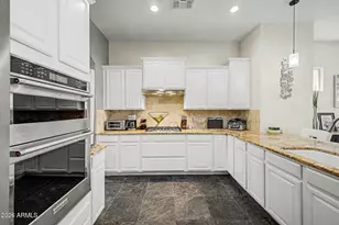 308 W Herro Ln, Phoenix, AZ 85013 - Photo 11