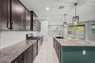 1041 W Glen Canyon Dr, San Tan Valley, AZ 85140 - Photo 1