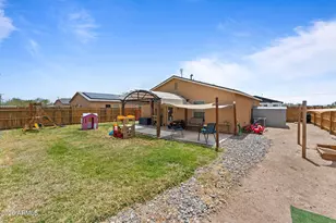 456 Reizen Dr, Morristown, AZ 85342 - Photo 3