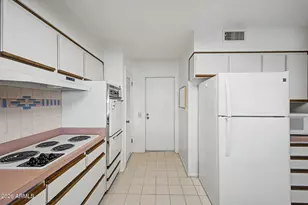 9933 W Pleasant Valley Rd, Sun City, AZ 85351 - Photo 11