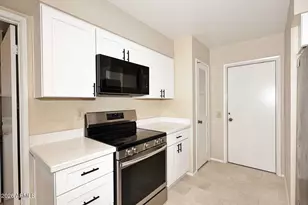 10010 W Sandstone Dr, Sun City, AZ 85351 - Photo 13