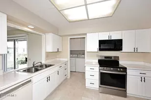 10010 W Sandstone Dr, Sun City, AZ 85351 - Photo 11