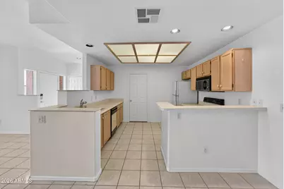10410 N Cave Creek Road #2124, Phoenix, AZ 85020 - Photo 13
