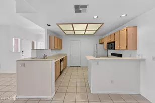 10410 N Cave Creek Rd, Phoenix, AZ 85020 - Photo 13
