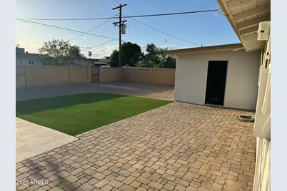 2512 N 47th Drive, Phoenix, AZ 85035 - Photo 11