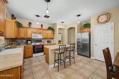 6611 S 25th Drive, Phoenix, AZ 85041 - Photo 5