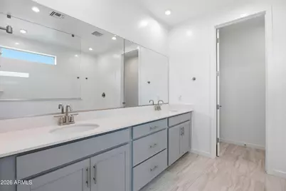 10223 S 20th Lane, Phoenix, AZ 85041 - Photo 17