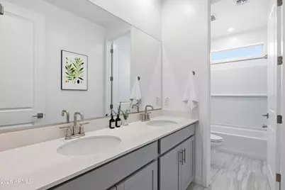 10223 S 20th Lane, Phoenix, AZ 85041 - Photo 11