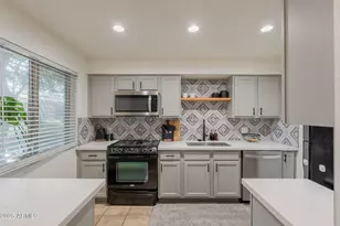 3402 N 32nd St, Phoenix, AZ 85018 - Photo 1