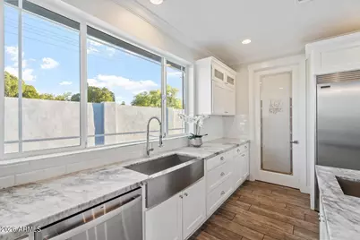 3401 N 34th Place, Phoenix, AZ 85018 - Photo 11