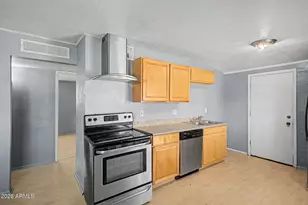 4002 N 64th Dr, Phoenix, AZ 85033 - Photo 11