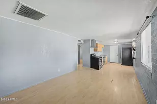 4002 N 64th Dr, Phoenix, AZ 85033 - Photo 9
