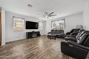 744 W Desert Hollow Dr, San Tan Valley, AZ 85143 - Photo 3