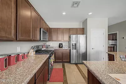 18076 W Redwood Lane, Goodyear, AZ 85338 - Photo 11