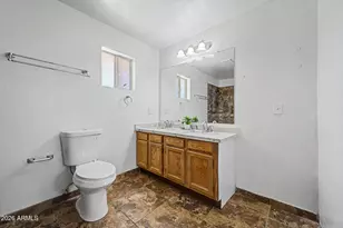 2031 N 37th Dr, Phoenix, AZ 85009 - Photo 17