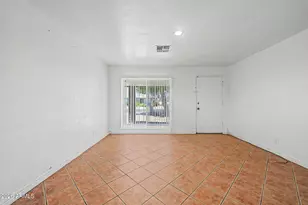 2031 N 37th Dr, Phoenix, AZ 85009 - Photo 7