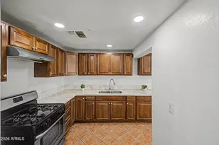 2031 N 37th Dr, Phoenix, AZ 85009 - Photo 11