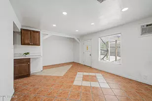 2031 N 37th Dr, Phoenix, AZ 85009 - Photo 9
