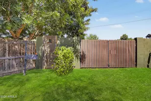 302 E Harmont Dr, Phoenix, AZ 85020 - Photo 5
