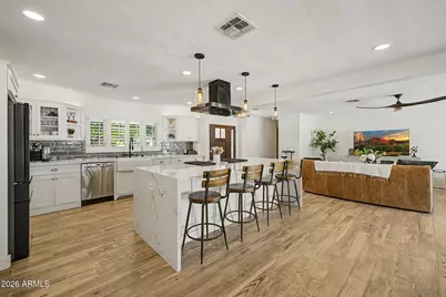 302 E Harmont Drive, Phoenix, AZ 85020 - Photo 11