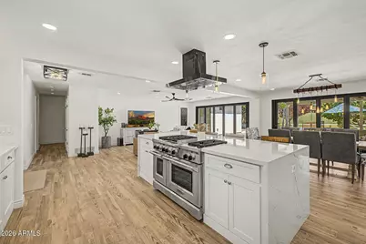 302 E Harmont Drive, Phoenix, AZ 85020 - Photo 13