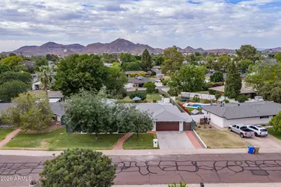 302 E Harmont Drive, Phoenix, AZ 85020 - Photo 1