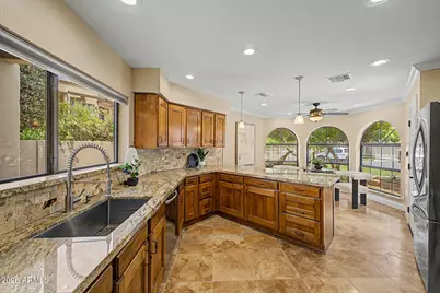 11434 N 40th Court, Phoenix, AZ 85028 - Photo 9