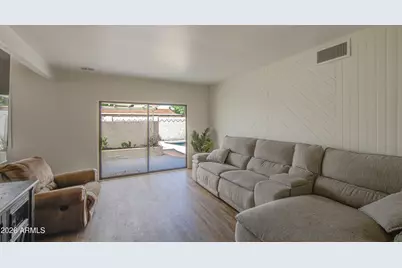 2048 W Joan De Arc Avenue, Phoenix, AZ 85029 - Photo 7